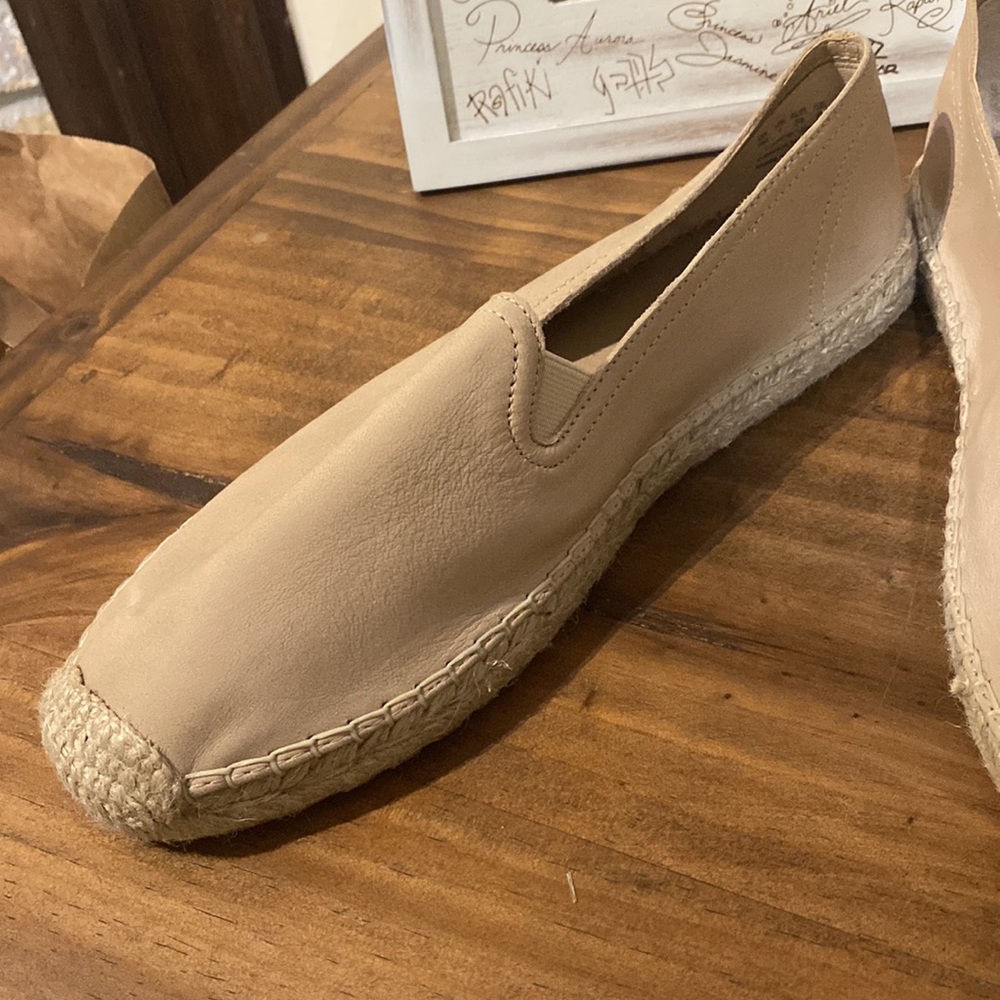 Naturalizer Tan Flats - Picture 3 of 5